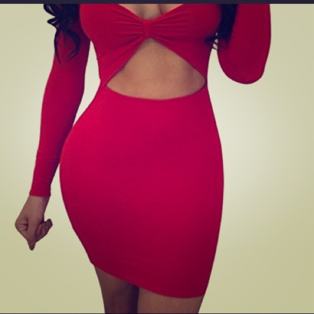 SOLD‼️ Sassy cherry red long sleeve dress